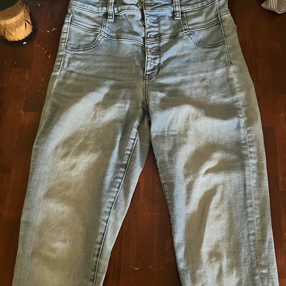 American Eagle high waisted Jeans, still in great condition